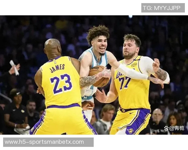 东契奇与父亲同坐过山车搞笑P图展现男人永葆少年心态的乐趣